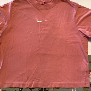 Cropped Nike Tee